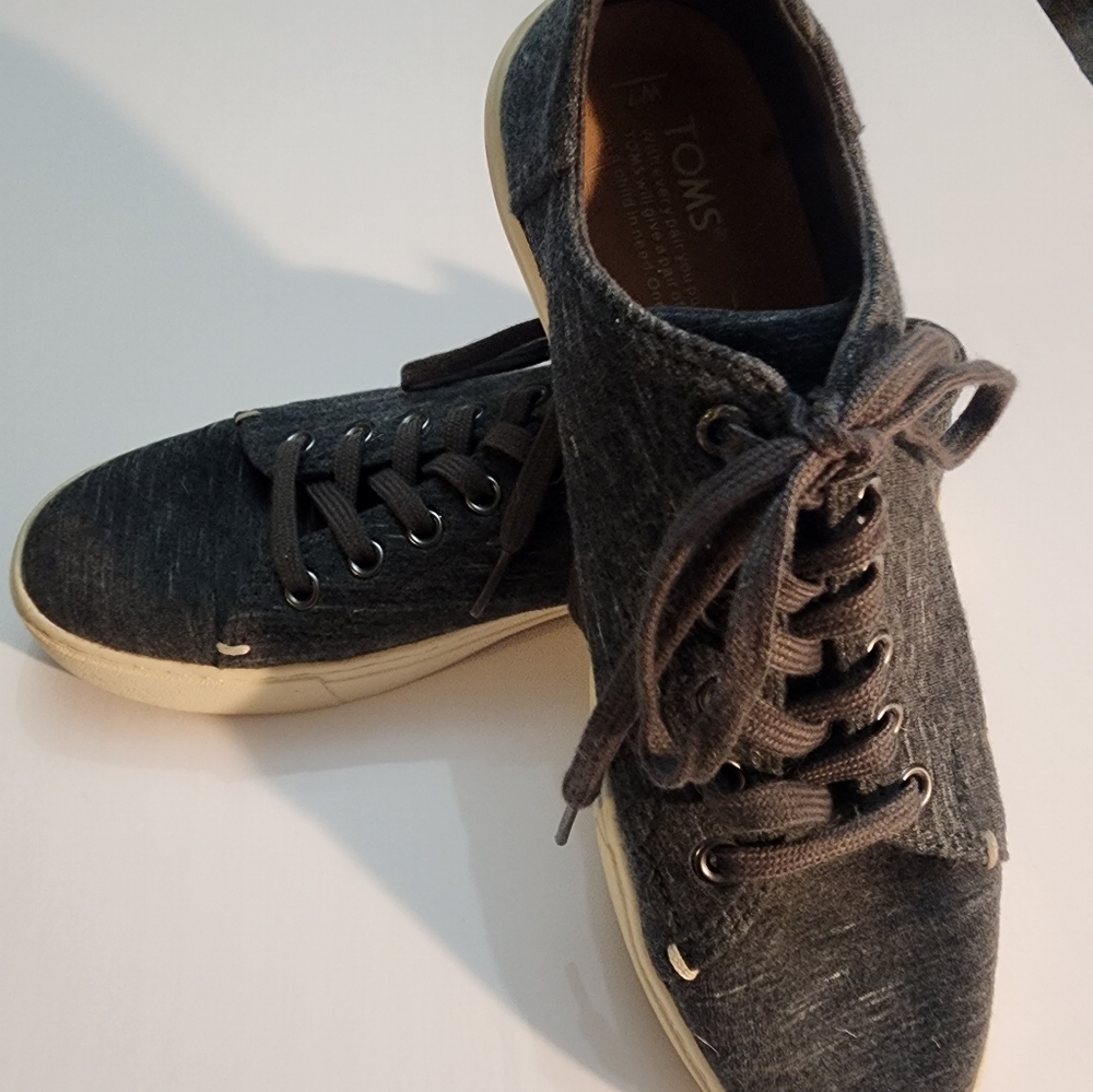 Toms Canvas Loafers Women's Size 7 Slip On Shoes Gray lace up Walking Flats